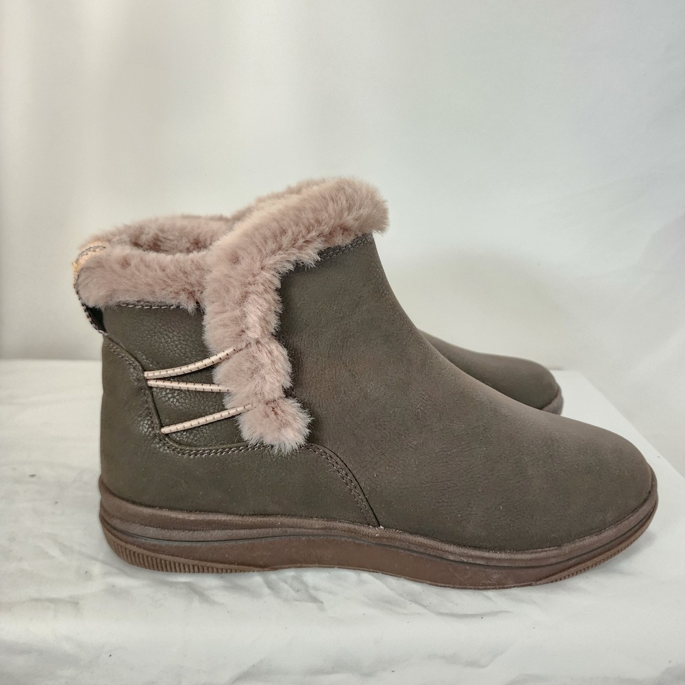 NEW Clarks Womens Breeze Fur Ankle Boot Dark Olive Textile Size 8.5